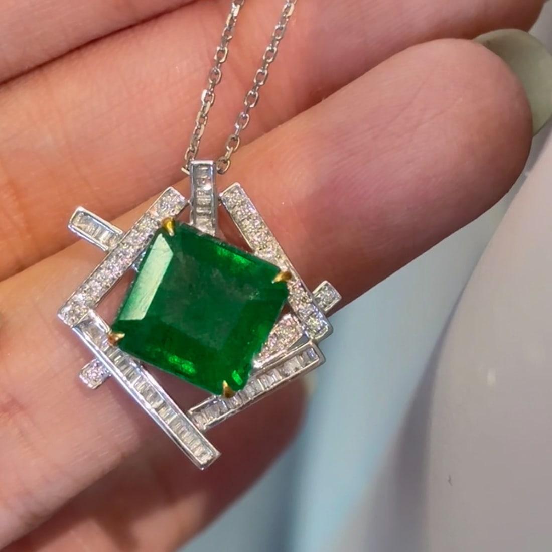 14k Gold 4.35 Ct Vivid Green Natural Emerald & Diamond Pendant( Without Chain ): Ref:230990438 // gold content:14k gold // main gemstone:emerald // shape:octagonal // carat weight:4. 35ct // color:vivid green // treatment:natural // // adjacent gemstone 2 : diamond //