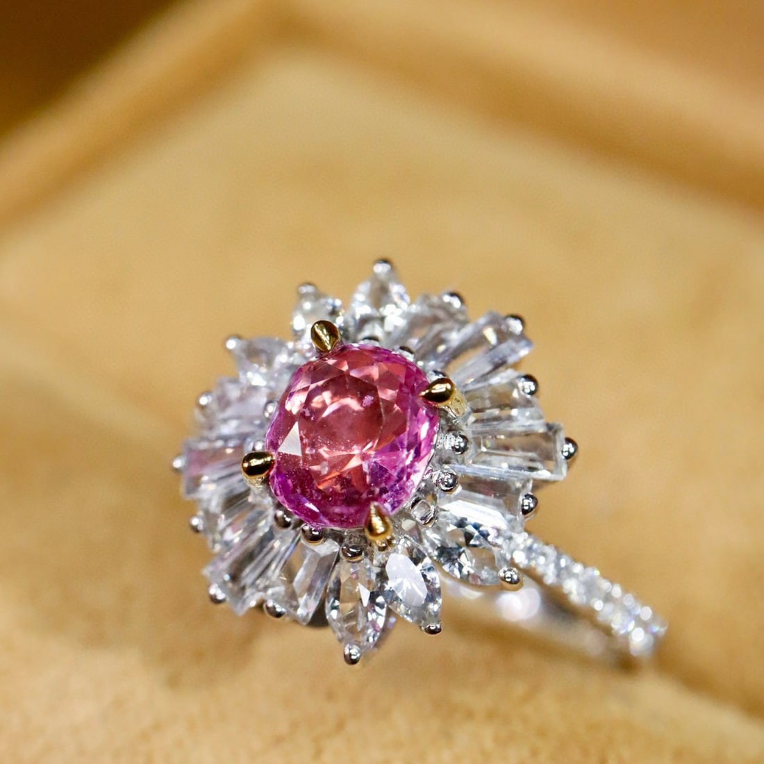 14k Gold 1.03 Ctw Natural Padparadscha Sapphire & Diamond Ring - 3