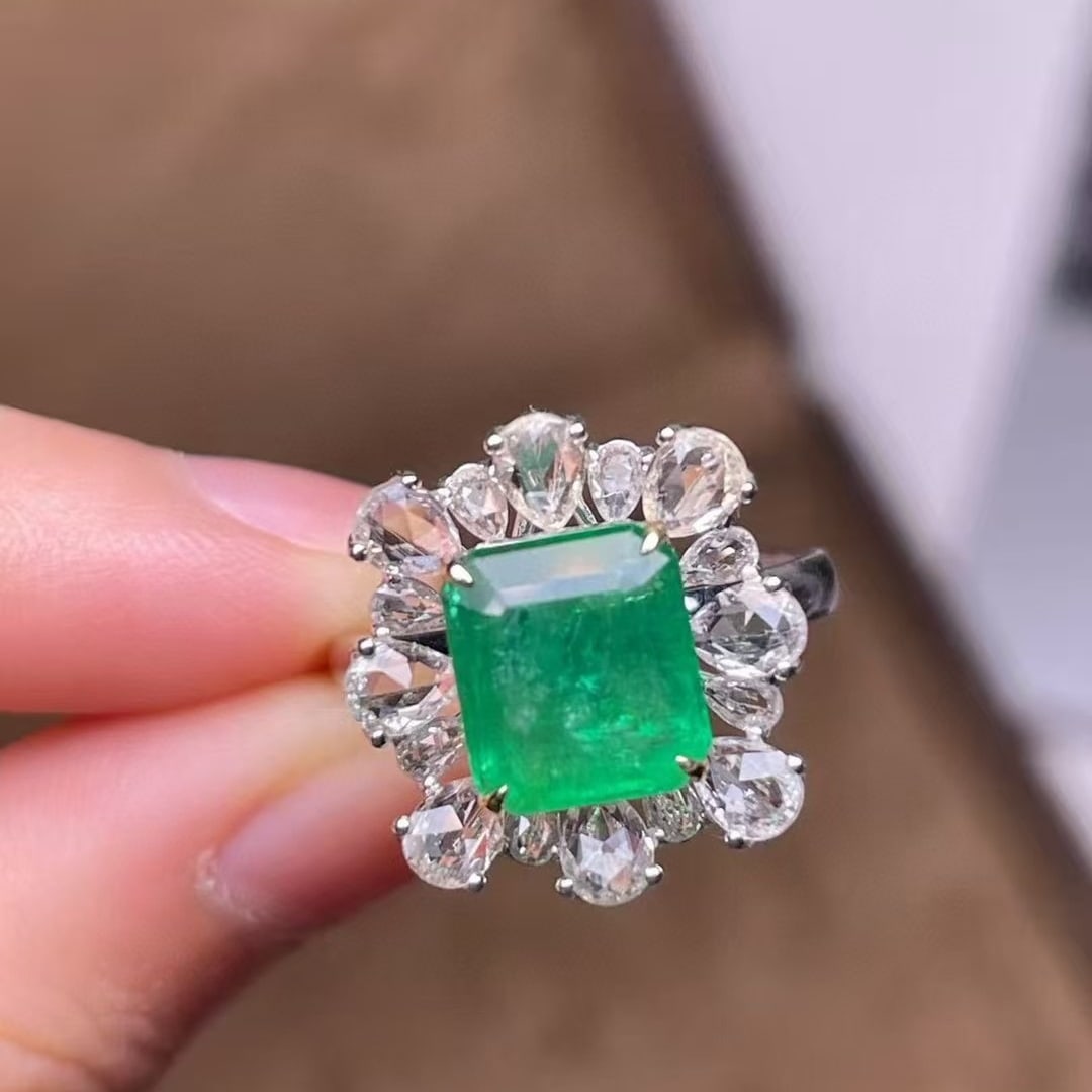 14k Gold 10.05 Ctw Vivid Green Natural Emerald & Sapphire Ring/pendant( Without Chain )/bracelet: Ref:230990444 // gold content:14k gold // ring size:7. 25us // // main gemstone:emerald // shape:octagonal // carat weight:6. 9ct // color:vivid green // treatment:natural // // adjacent gemstone 2 : 
