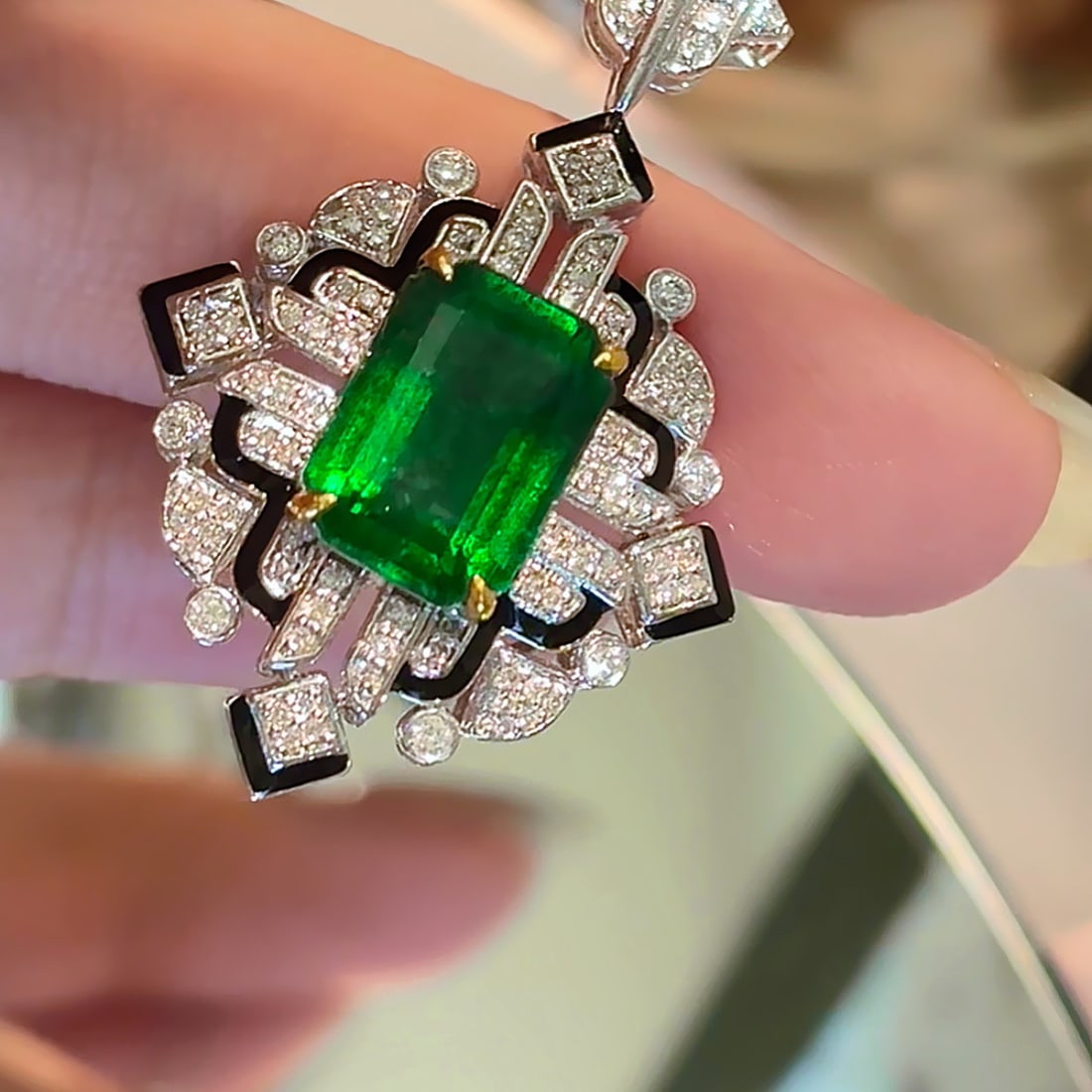14k Gold 4.19 Ct Vivid Green Natural Emerald & Diamond Brooch/pendant( Without Chain ) - 2