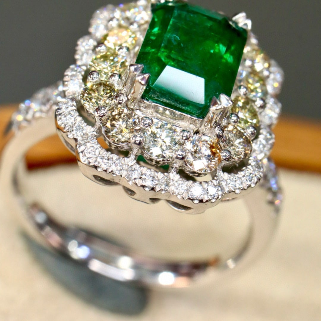 14k Gold 2.91 Ctw Vivid Green Natural Emerald & Diamond Ring - 3