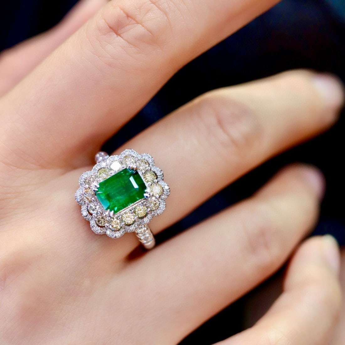 14k Gold 2.91 Ctw Vivid Green Natural Emerald & Diamond Ring - 5