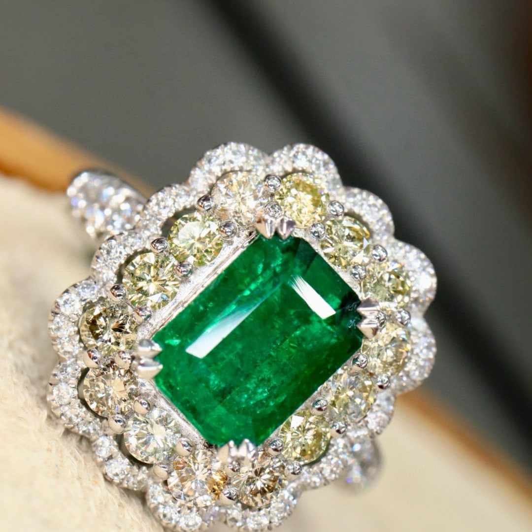 14k Gold 2.91 Ctw Vivid Green Natural Emerald & Diamond Ring - 6