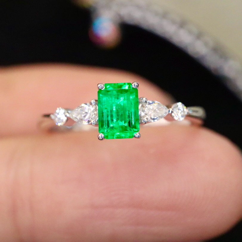 14k Gold 0.59 Ctw Vivid Green Natural Emerald & Diamond Ring: Ref:230990449 // gold content:14k gold // ring size:7. 25us // // main gemstone:emerald // shape:octagonal // carat weight:0. 42ct // color:vivid green // treatment:natural // // adjacent gemstone 2 :