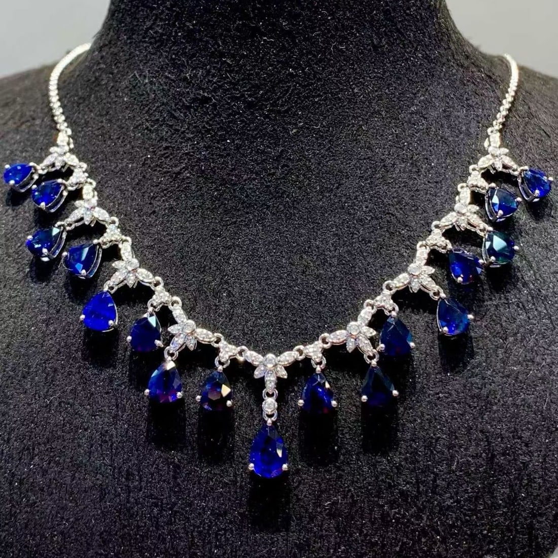 14k Gold 7.1 Ct Natural Sapphire & Diamond Necklace: Ref:231155034 // gold content:14k gold // main gemstone:sapphire // shape:pear // carat weight:7. 1ct // color:blue // treatment:natural // // adjacent gemstone 2 : diamond // shape:round // clarity g
