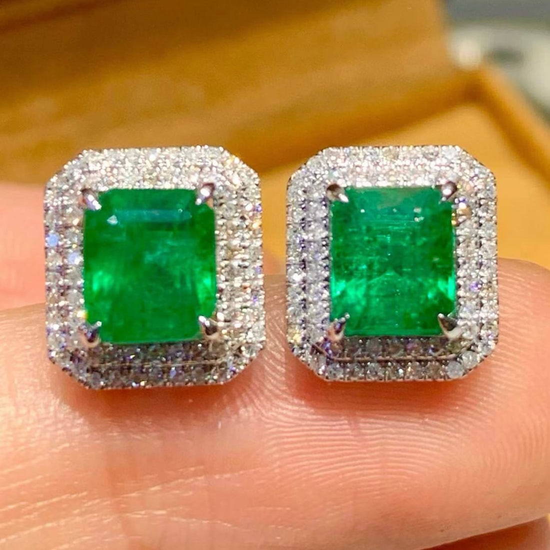 14k Gold 2.8 Ct Natural Emerald & Diamond Earrings - 4