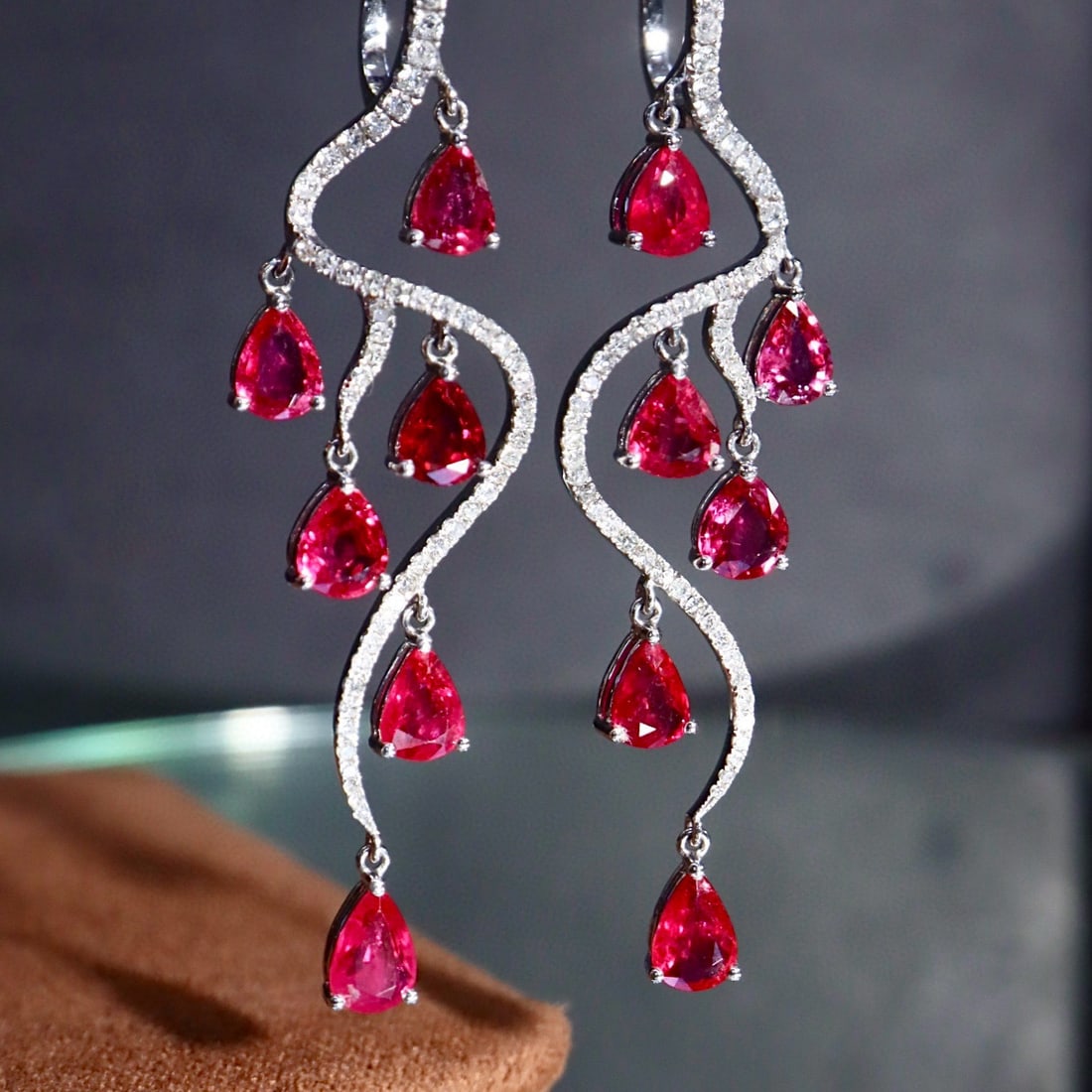 14k Gold 5.26 Ctw Natural Ruby & Diamond Earrings: Ref:231155039 // gold content:14k gold // main gemstone:ruby // shape:pear // carat weight:4. 7ct // color:red // treatment:natural // // adjacent gemstone 2 : diamond // shape:round // carat weight:0