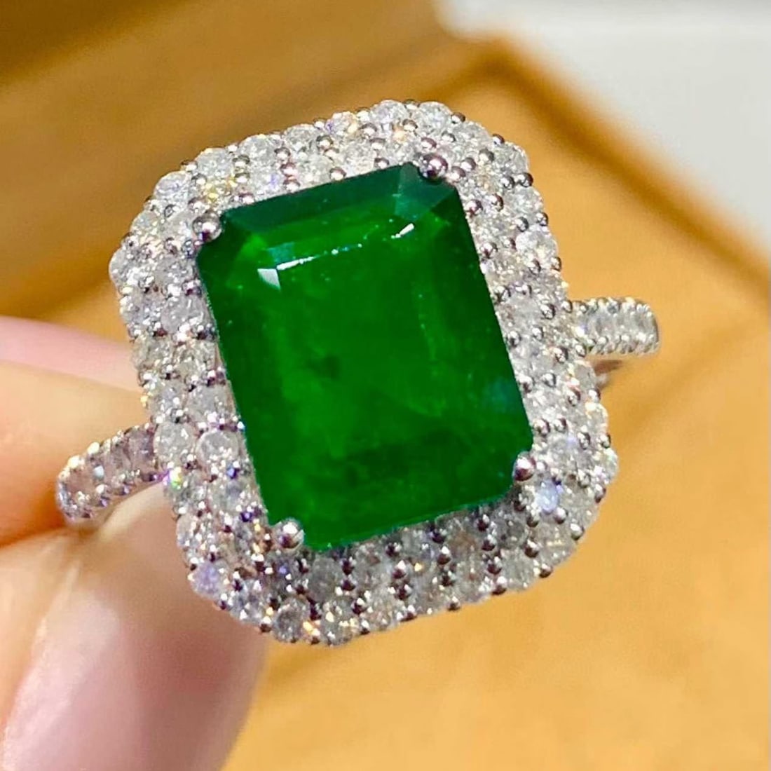 14k Gold 2.08 Ct Natural Emerald & Diamond Ring: Ref:231155040 // gold content:14k gold // ring size:7. 25us // // main gemstone:emerald // shape:octagonal // carat weight:2. 08ct // color:green // treatment:natural // // adjacent gemstone 2 : diamo