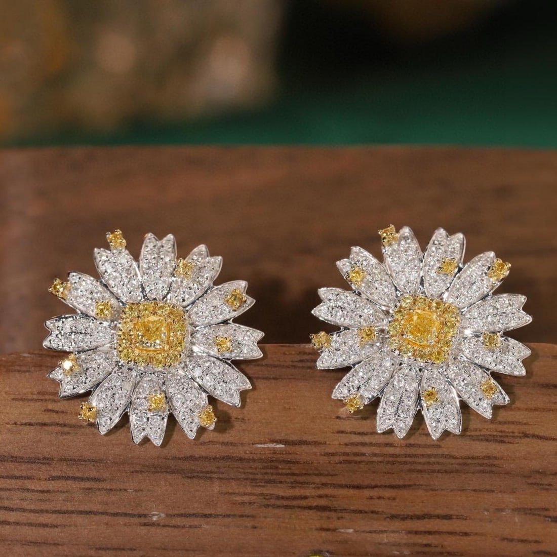 14k Gold 0.90 Ct Natural Color Diamond & Flowers Earrings - 8