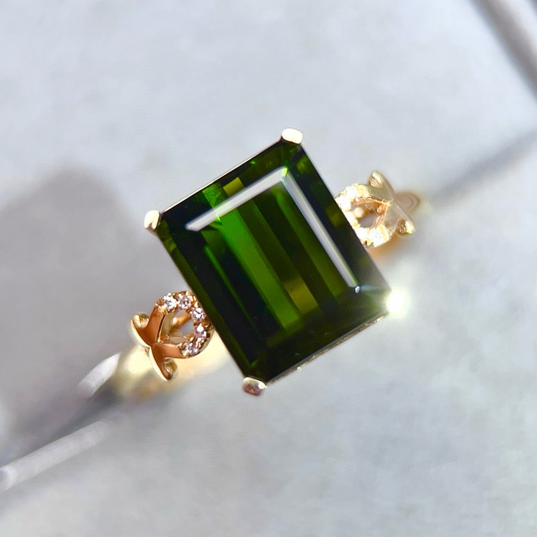 14k Gold 3.98 Ctw Natural Tourmaline & Diamond Ring: Ref:231155074 // gold content:14k gold // ring size:7. 25us // // main gemstone:tourmaline // shape:octagonal // carat weight:3. 95ct // color:green // treatment:natural // // adjacent gemstone 2 :