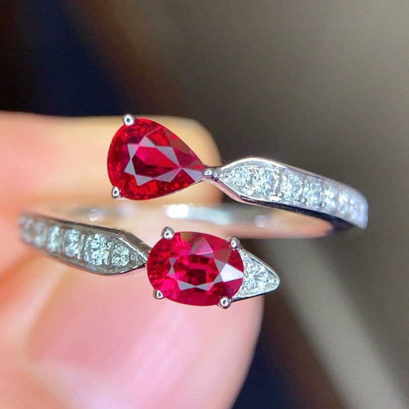 14k Gold 0.90 Ctw Natural Ruby & Diamond Ring: Ref:231155084 // gold content:14k gold // ring size:7. 25us // // main gemstone:ruby // shape:multiple // carat weight:0. 73ct // color:red // treatment:natural // // adjacent gemstone 2 : diamond //