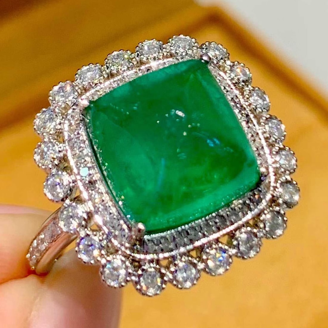 14k Gold 5.38 Ct Natural Emerald & Diamond Ring: Ref:231155088 // gold content:14k gold // ring size:7. 25us // // main gemstone:emerald // shape:sugar-loaf // carat weight:5. 38ct // color:green // treatment:natural // // adjacent gemstone 2 : diam