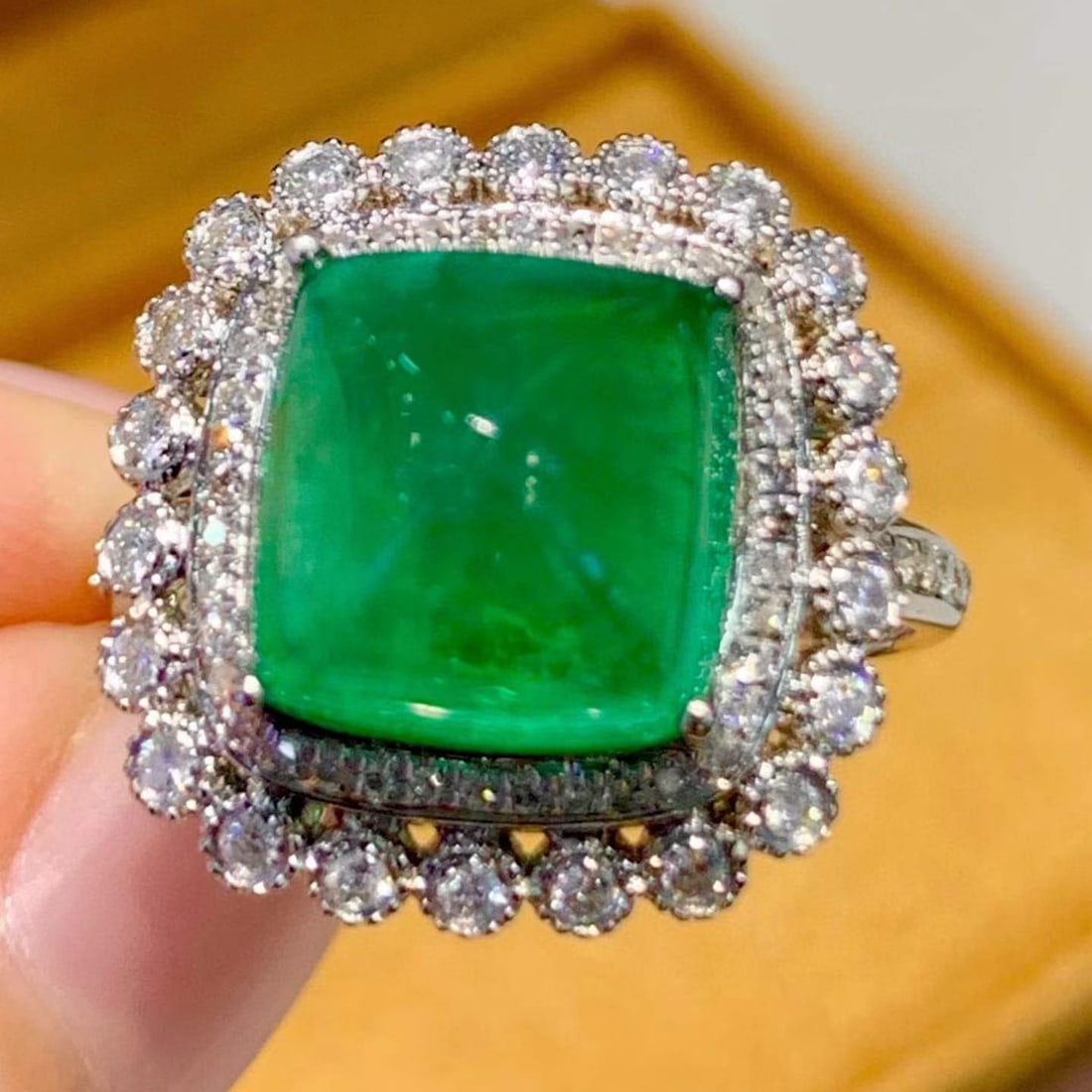 14k Gold 5.38 Ct Natural Emerald & Diamond Ring - 2