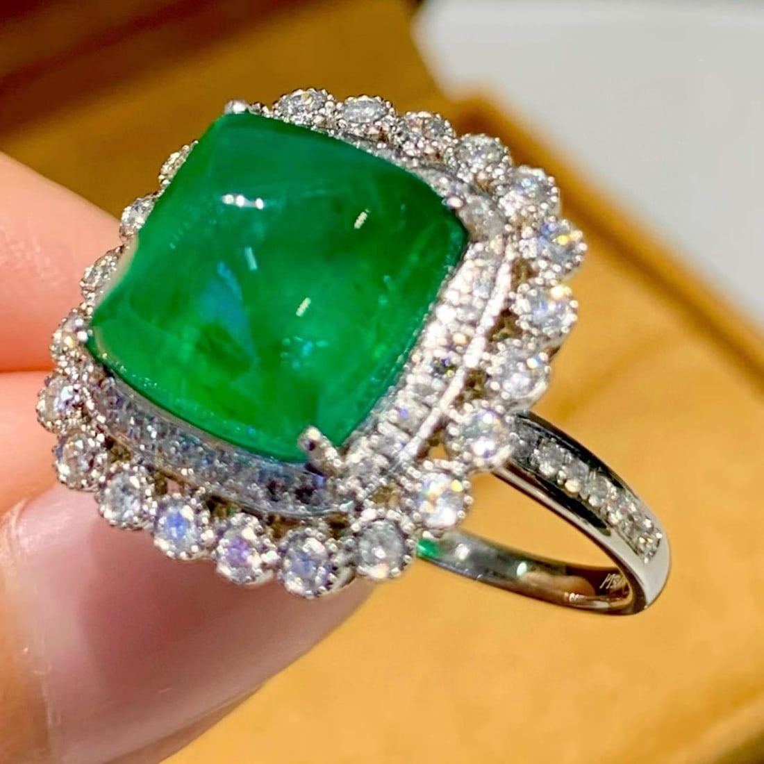 14k Gold 5.38 Ct Natural Emerald & Diamond Ring - 3
