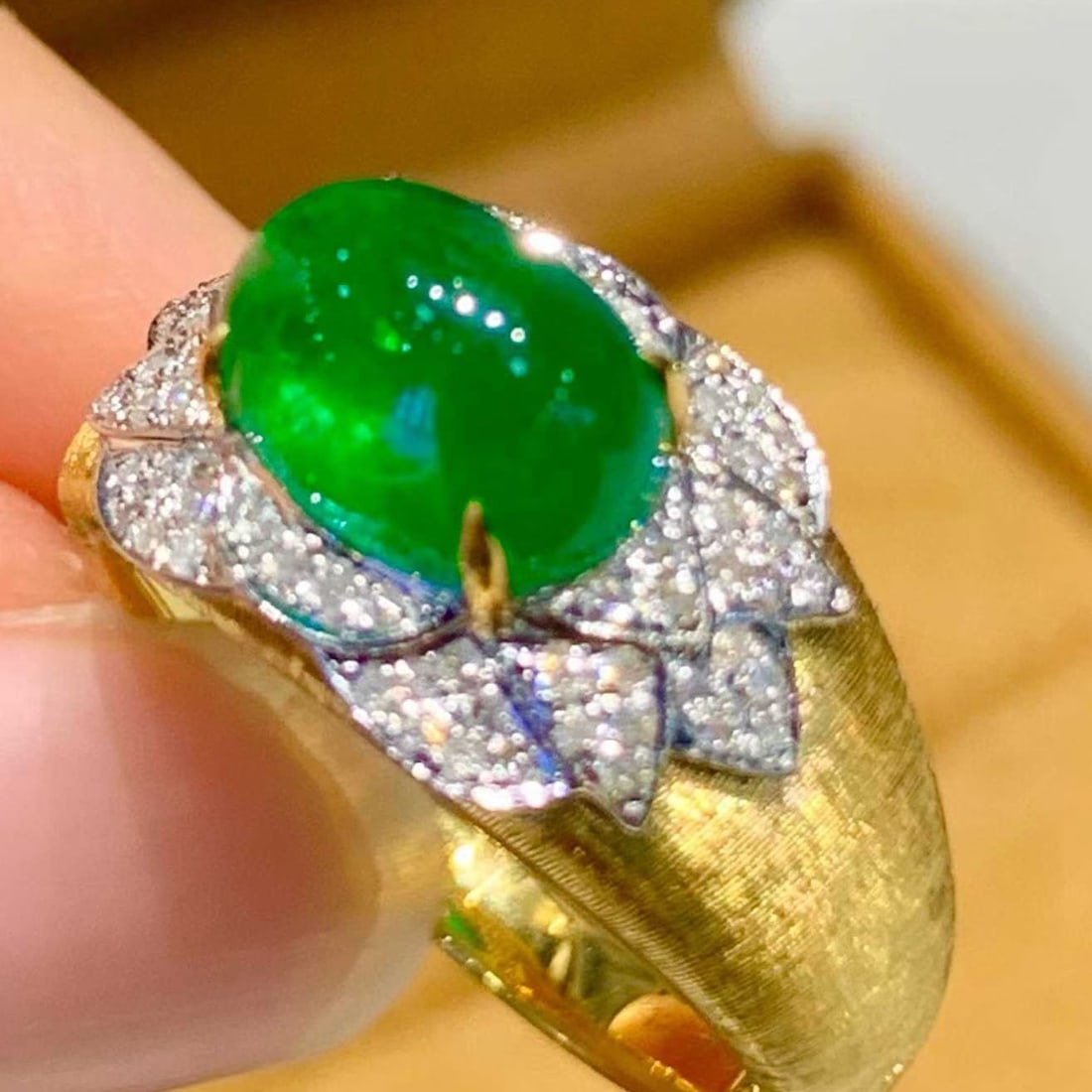14k Gold 2.1 Ct Natural Emerald & Diamond Ring - 2
