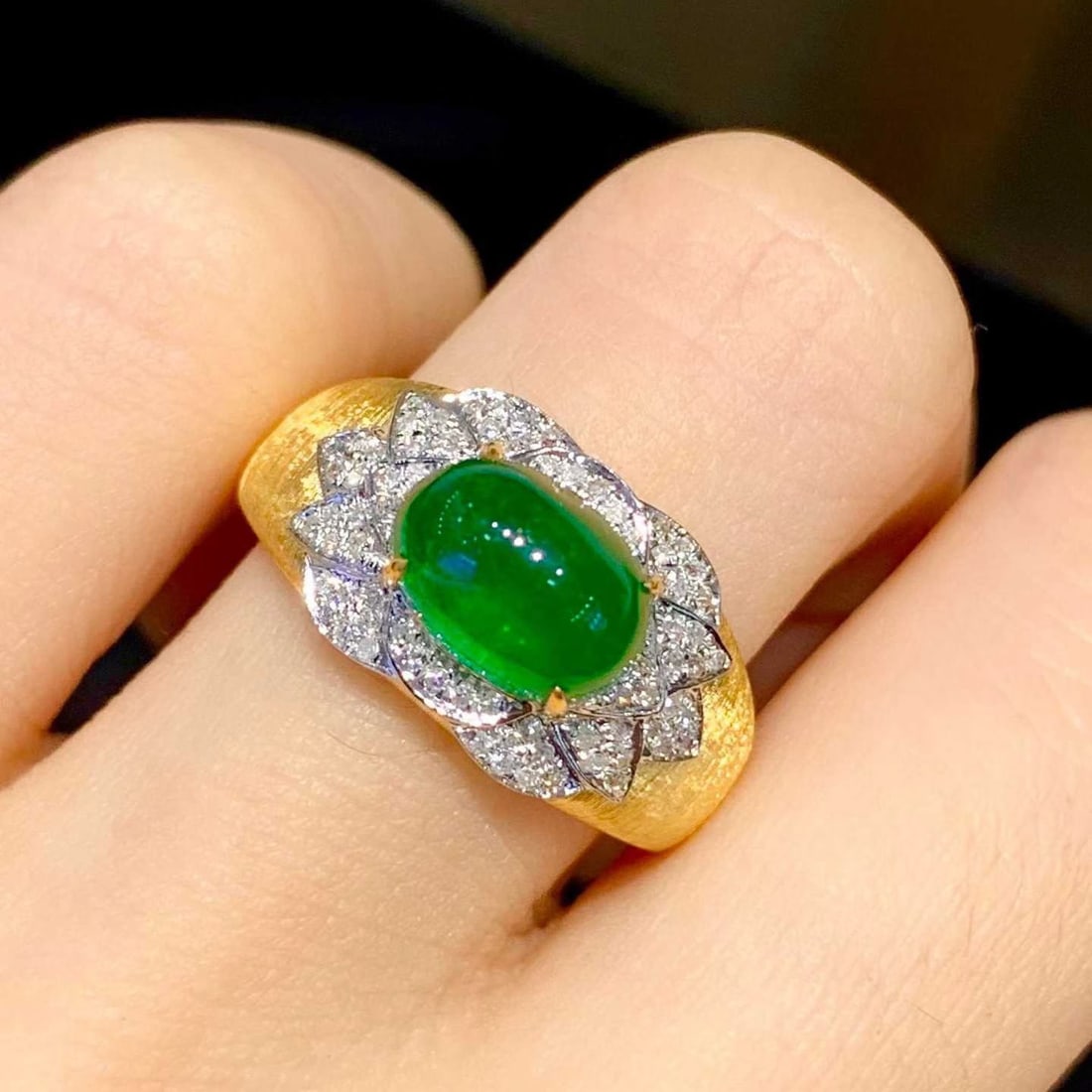 14k Gold 2.1 Ct Natural Emerald & Diamond Ring - 6