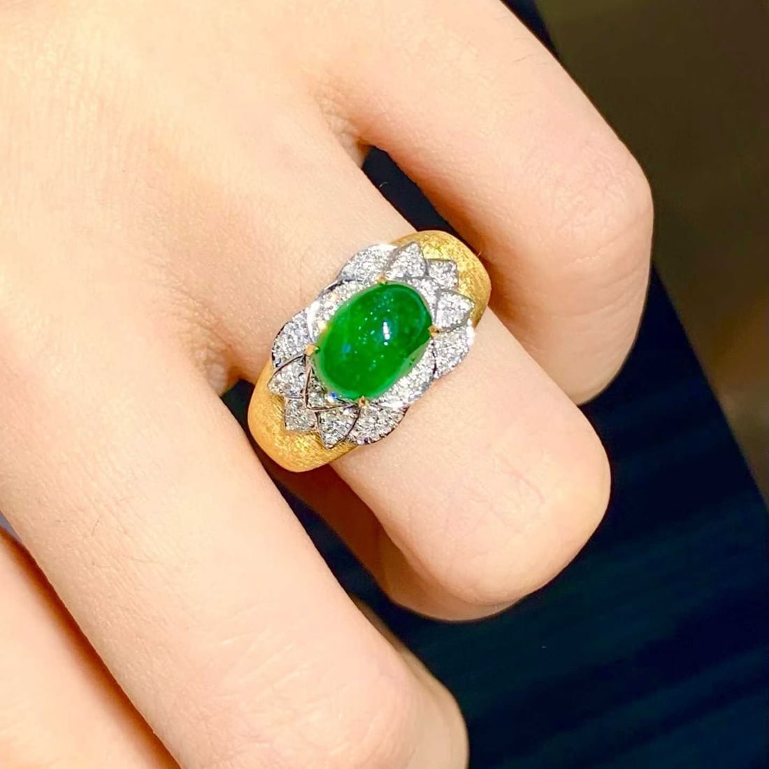 14k Gold 2.1 Ct Natural Emerald & Diamond Ring - 7