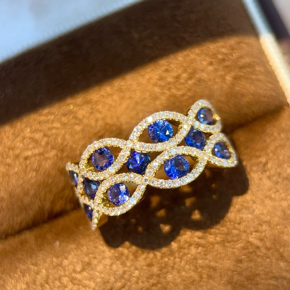 14k Gold 1.61 Ctw Natural Sapphire & Diamond Ring: Ref:231155135 // gold content:14k gold // ring size:7. 25us // // main gemstone:sapphire // shape:round // carat weight:1. 30ct // color:blue // treatment:natural // cut grade:g // // adjacent