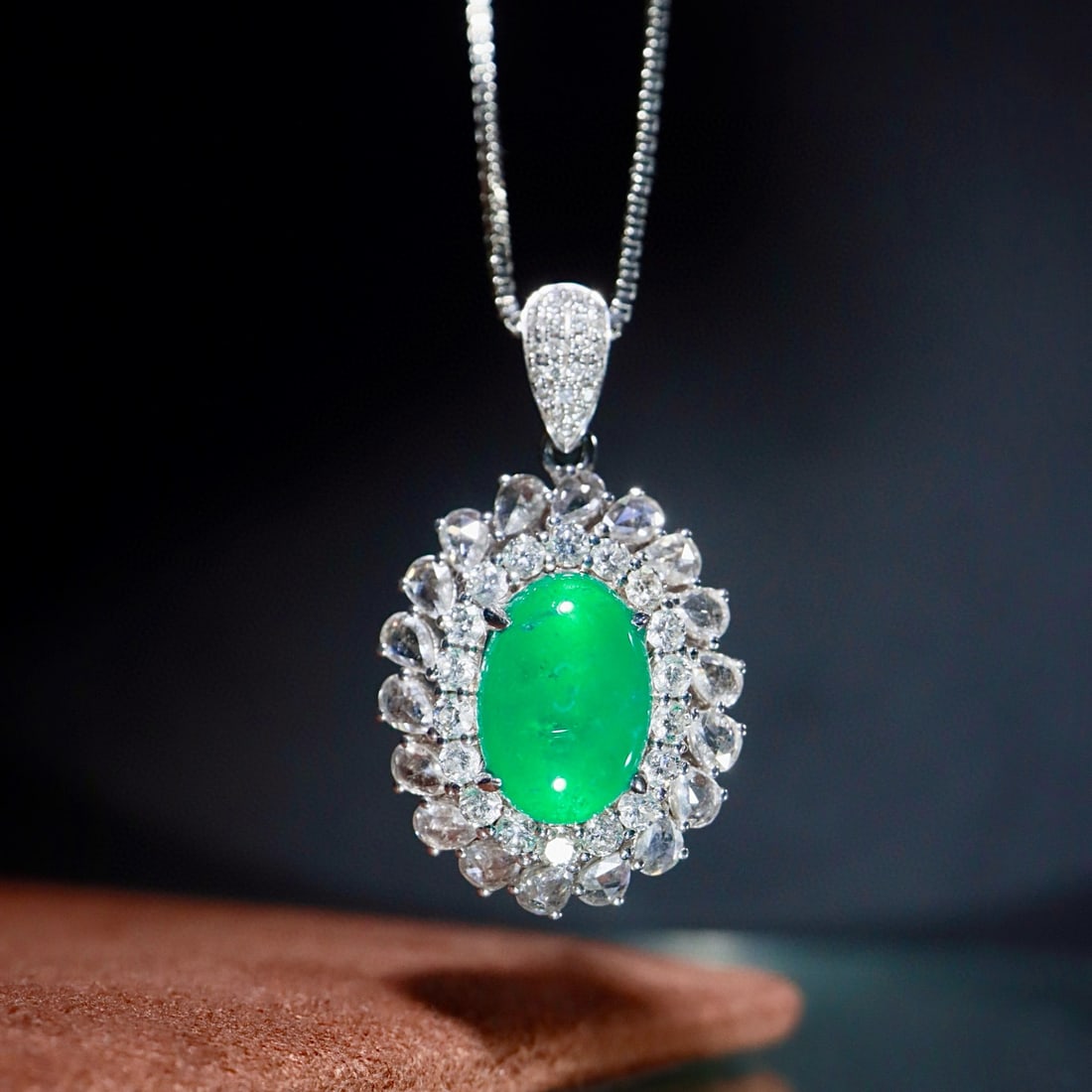 14k Gold 3.20 Ctw Natural Emerald & Diamond Pendant( Without Chain ): Ref:231155138 // gold content:14k gold // main gemstone:emerald // shape:oval // carat weight:2. 13ct // color:green // treatment:natural // // adjacent gemstone 2 : diamond // shape:multiple // carat