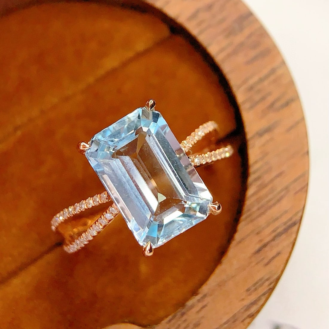 14k Gold 3.9 Ct Natural Aquamarine & Diamond Ring - 2