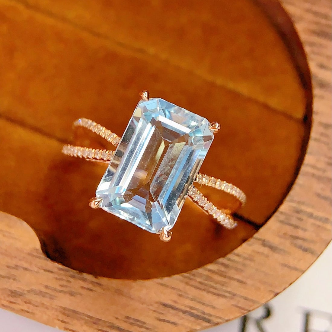 14k Gold 3.9 Ct Natural Aquamarine & Diamond Ring - 5