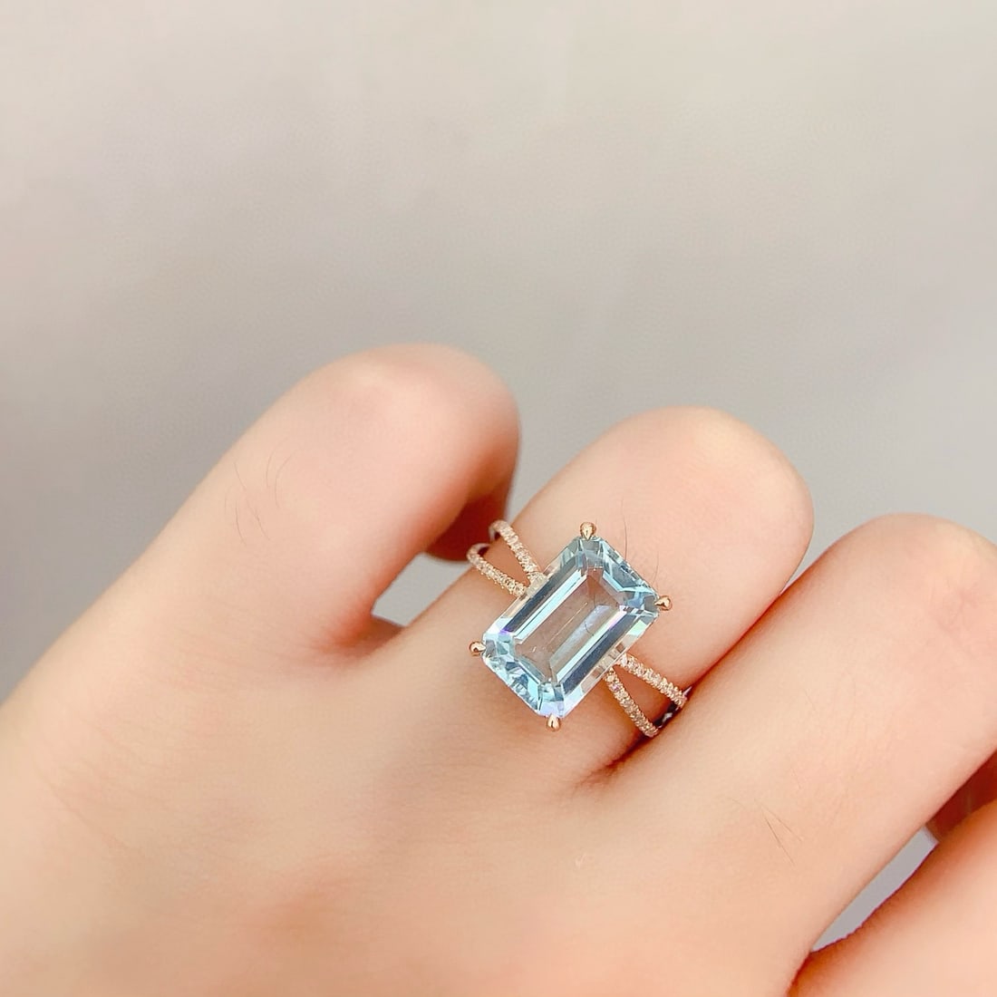 14k Gold 3.9 Ct Natural Aquamarine & Diamond Ring - 6