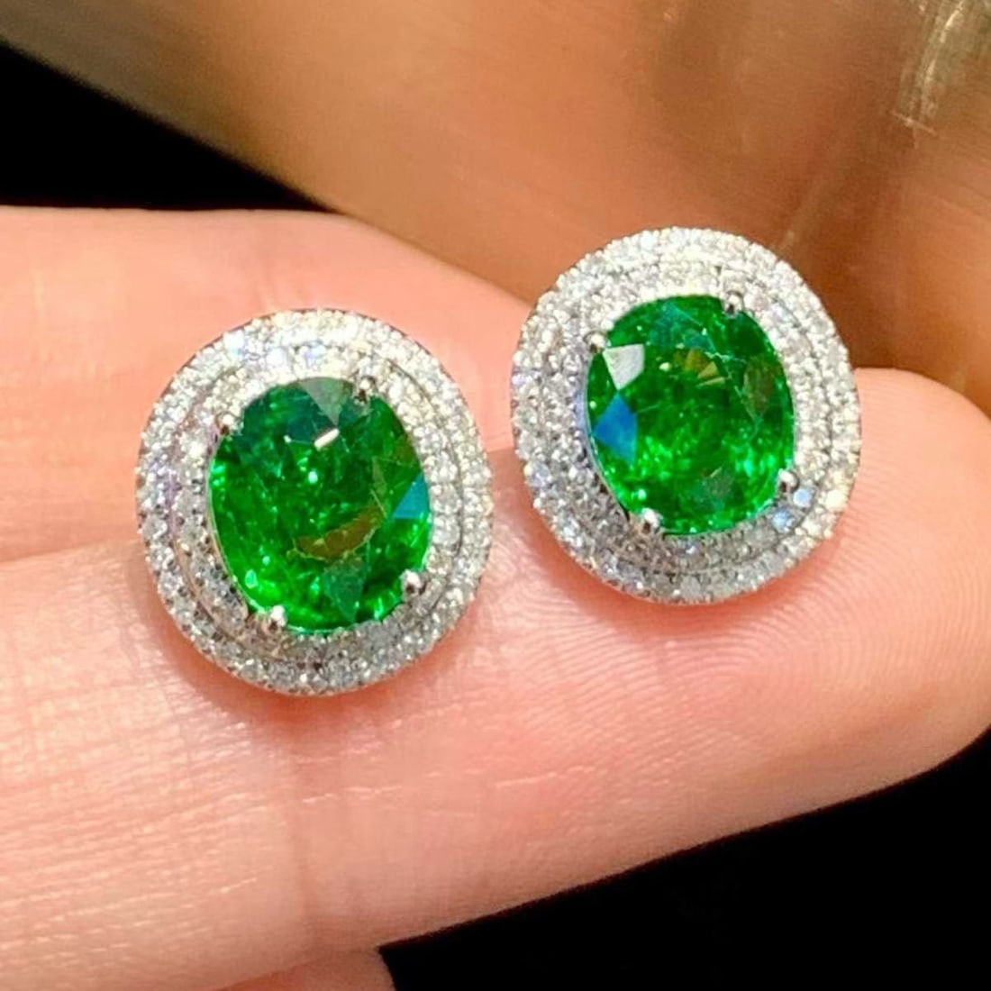 14k Gold 2.5 Ct Natural Tsavorite & Diamond Earrings - 4