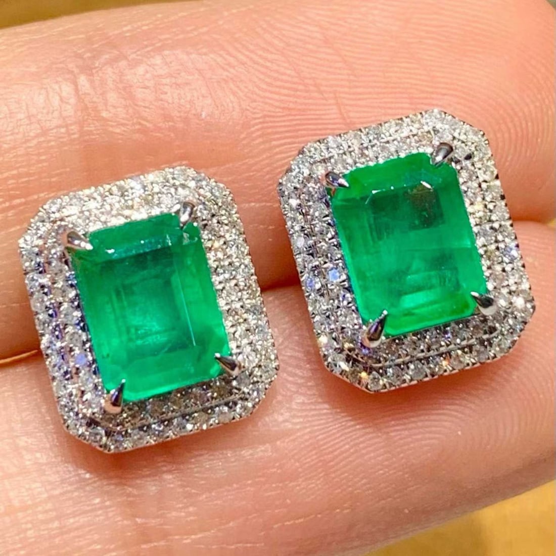 14k Gold 2.1 Ct Natural Emerald & Diamond Earrings - 4