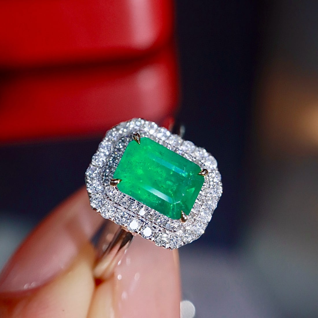 14k Gold 2.25 Ctw Natural Emerald & Diamond Ring - 3