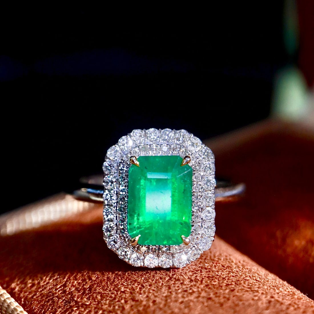 14k Gold 2.25 Ctw Natural Emerald & Diamond Ring - 5