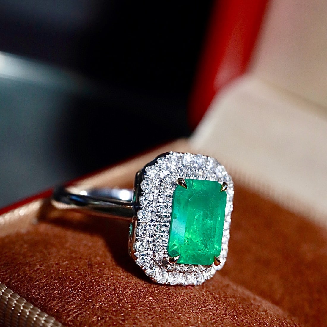 14k Gold 2.25 Ctw Natural Emerald & Diamond Ring - 6
