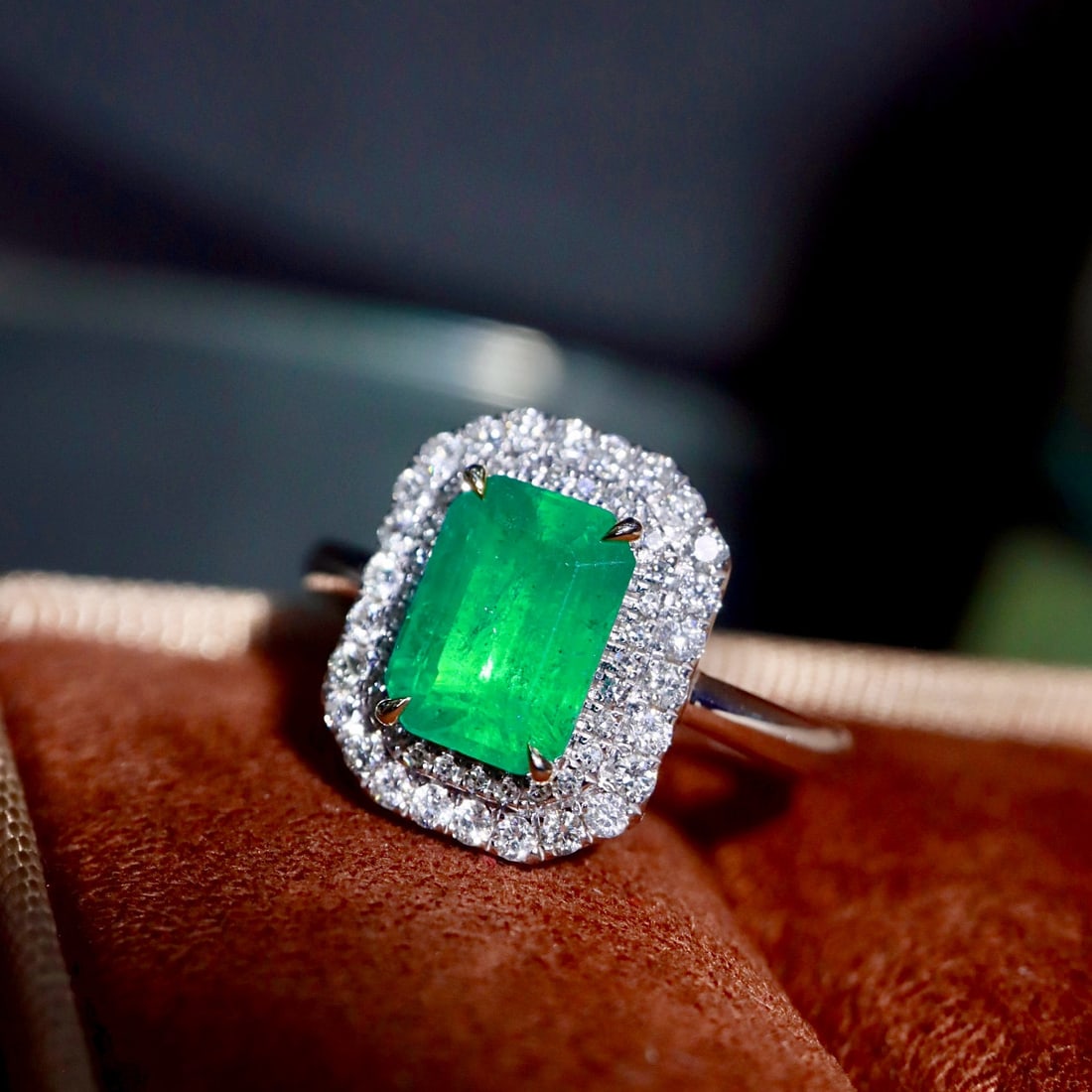 14k Gold 2.25 Ctw Natural Emerald & Diamond Ring - 7