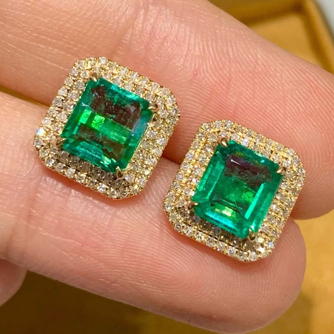 14k Gold 2.2 Ct Natural Emerald & Diamond Earrings - 3