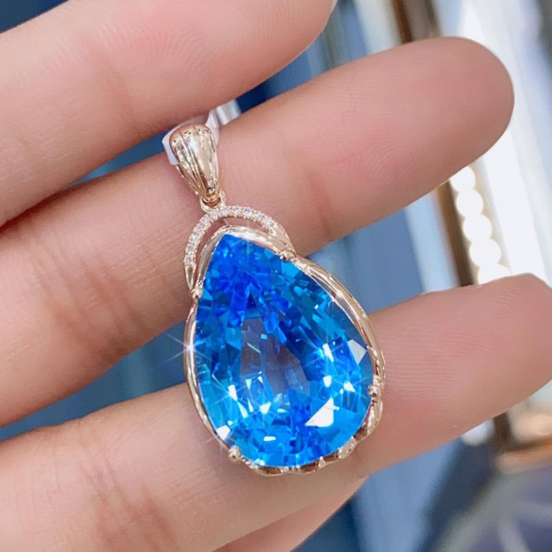 14k Gold 15.03 Ctw Natural Topaz & Diamond Pendant( Without Chain ): Ref:231155201 // gold content:14k gold // main gemstone:topaz // shape:pear // carat weight:15ct // color:blue // treatment:natural // // adjacent gemstone 2 : diamond // number of stones:11 //