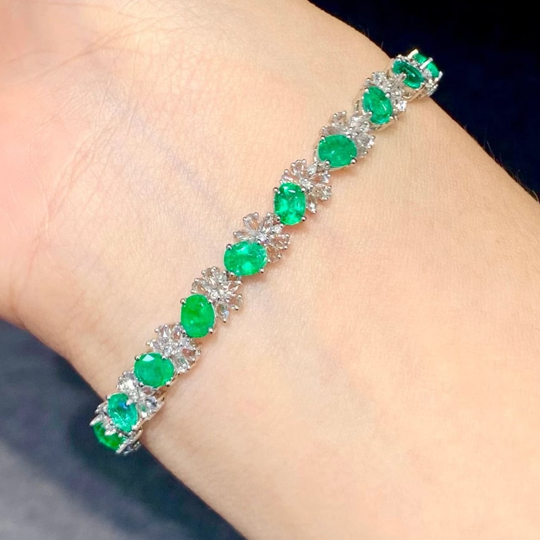 14k Gold 5.2 Ct Natural Emerald & Diamond Bracelet - 5
