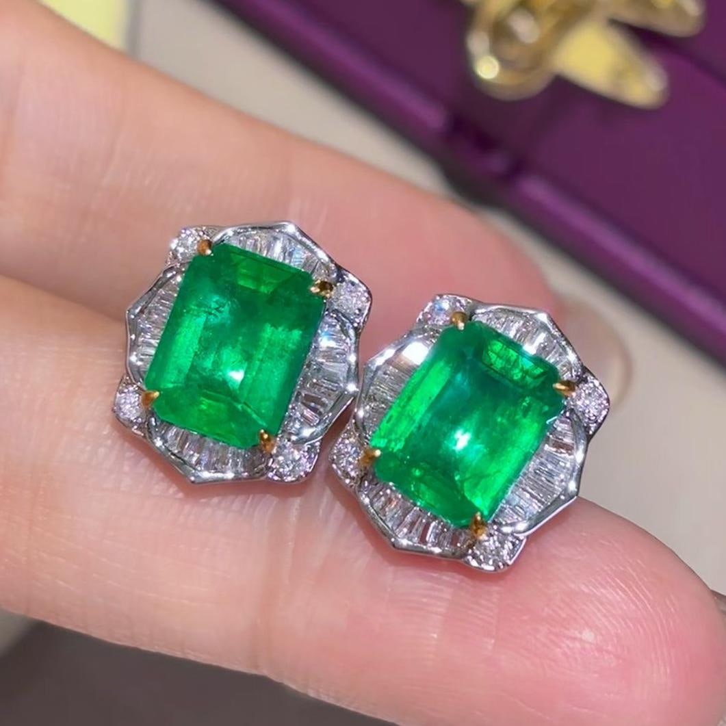 14k Gold 3.7 Ct Natural Emerald & Diamond Earrings: Ref:231155224 // gold content:14k gold // main gemstone:emerald // shape:octagonal // carat weight:3. 7ct // color:green // treatment:natural // // adjacent gemstone 2 : diamond // shape:multiple // c