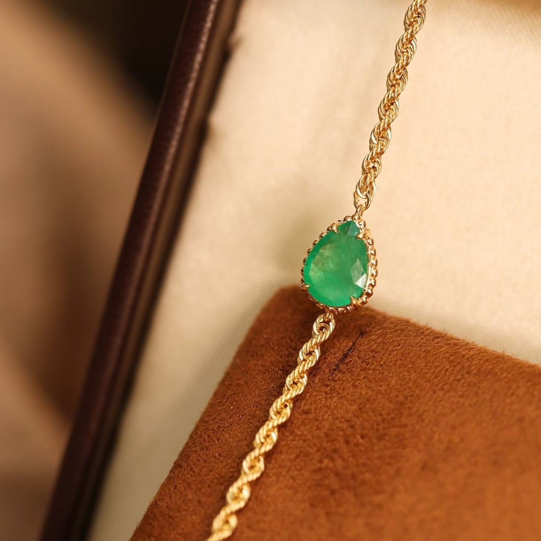 14k Gold 0.6 Ct Natural Emerald Bracelet - 2