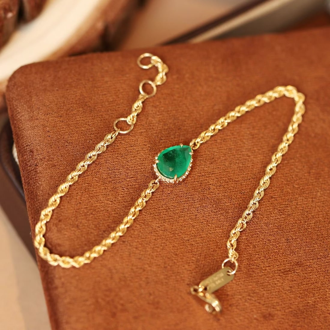 14k Gold 0.6 Ct Natural Emerald Bracelet - 4
