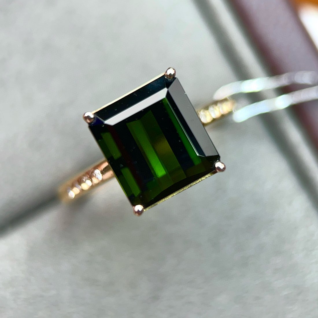 14k Gold 4.59 Ctw Natural Tourmaline & Diamond Ring: Ref:231155250 // gold content:14k gold // ring size:7. 25us // // main gemstone:tourmaline // shape:octagonal // carat weight:4. 55ct // color:green // treatment:natural // // adjacent gemstone 2 :