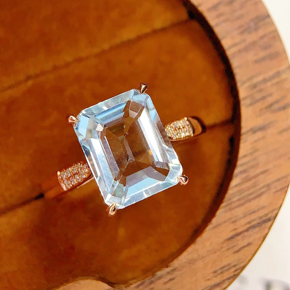 14k Gold 3.2 Ct Natural Aquamarine & Diamond Ring: Ref:231155260 // gold content:14k gold // ring size:7. 25us // // main gemstone:aquamarine // shape:octagonal // carat weight:3. 2ct // color:blue // treatment:natural // // adjacent gemstone 2 : diam