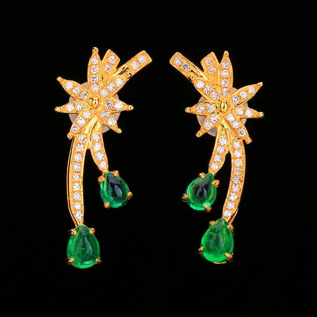 14k Gold 1.07 Ctw Natural Emerald & Diamond Earrings: Ref:231156003 // gold content:14k gold // main gemstone:emerald // shape:pear // carat weight:0. 86ct // color:green // treatment:natural // // adjacent gemstone 2 : diamond // number of stones:72 //