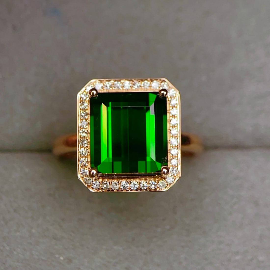 14k Gold 5.24 Ctw Natural Tourmaline & Diamond Ring: Ref:231156052 // gold content:14k gold // ring size:7. 25us // // main gemstone:tourmaline // shape:octagonal // carat weight:5. 05ct // color:green // treatment:natural // // adjacent gemstone 2 :