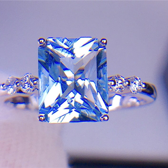14k Gold 2.6 Ct Natural Aquamarine & Diamond Ring: Ref:231156060 // gold content:14k gold // ring size:7. 25us // // main gemstone:aquamarine // shape:octagonal // carat weight:2. 6ct // color:blue // treatment:natural // // adjacent gemstone 2 : diam