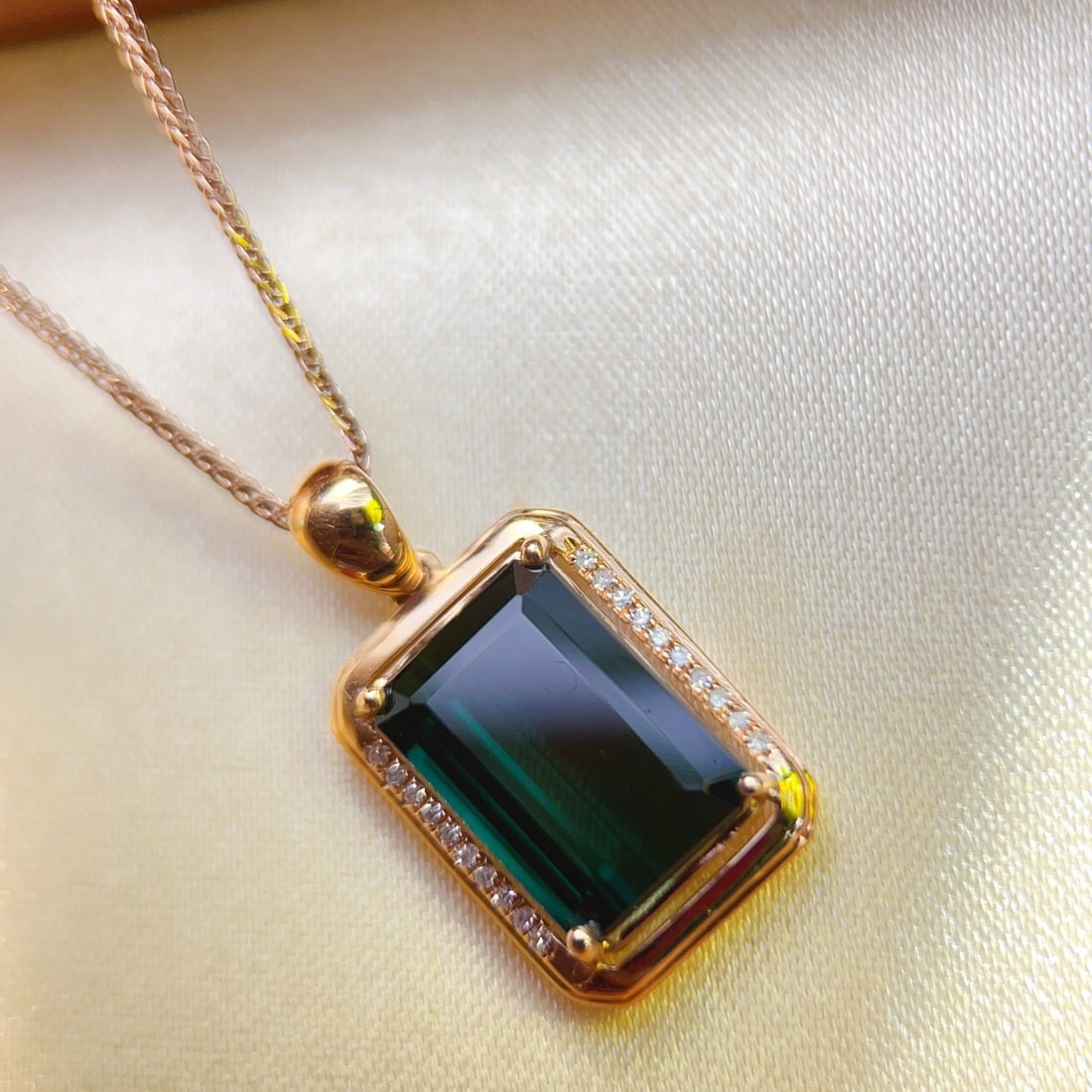 14k Gold 3.56 Ctw Natural Tourmaline & Diamond Pendant( Without Chain ): Ref:231156096 // gold content:14k gold // main gemstone:tourmaline // shape:octagonal // carat weight:3. 5ct // color:green // treatment:natural // // adjacent gemstone 2 : diamond // number of