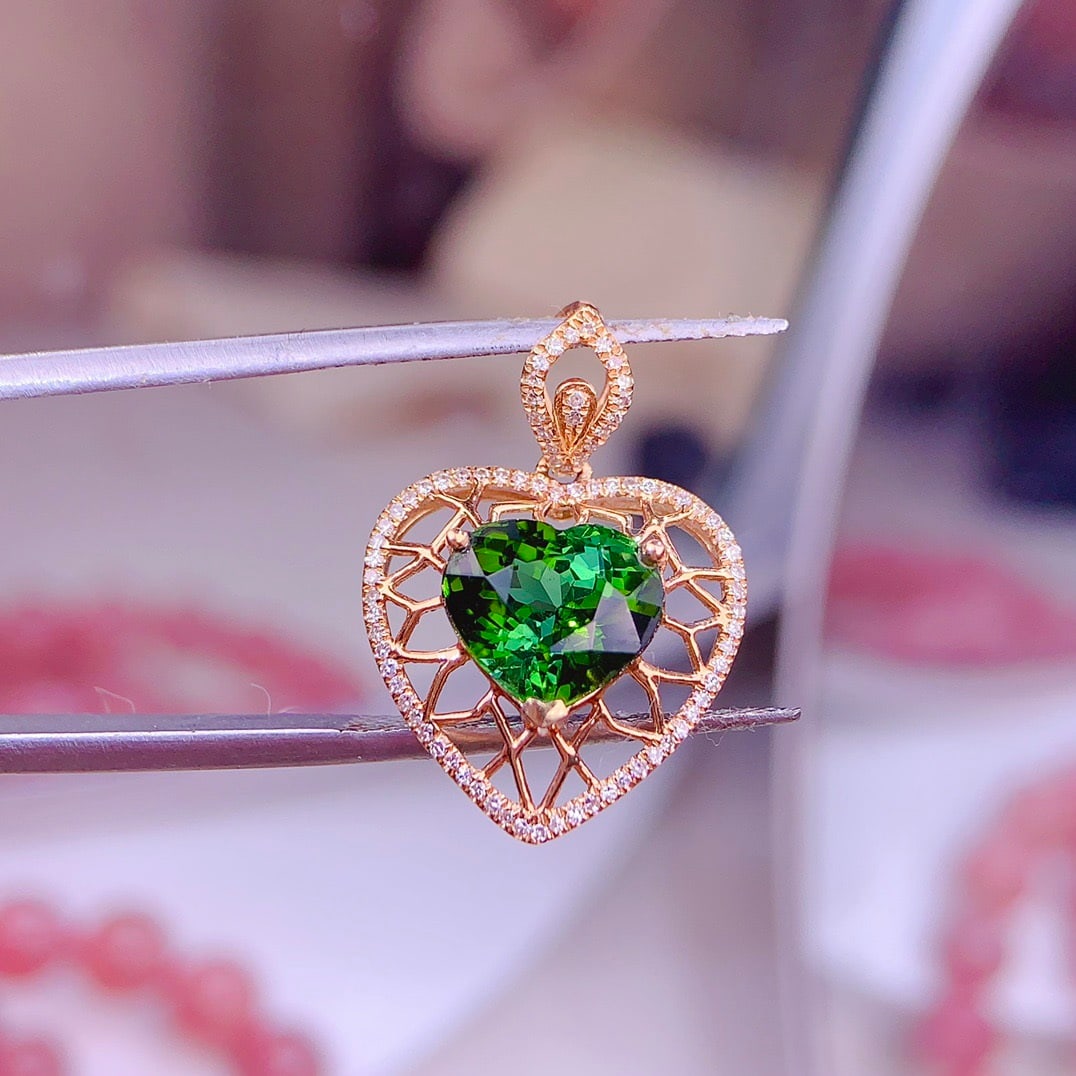 14k Gold 5.9 Ct Natural Tourmaline & Diamond Pendant( Without Chain ): Ref:231156101 // gold content:14k gold // main gemstone:tourmaline // shape:heart // carat weight:5. 9ct // color:green // treatment:natural // // adjacent gemstone 2 : diamond // shape:round //