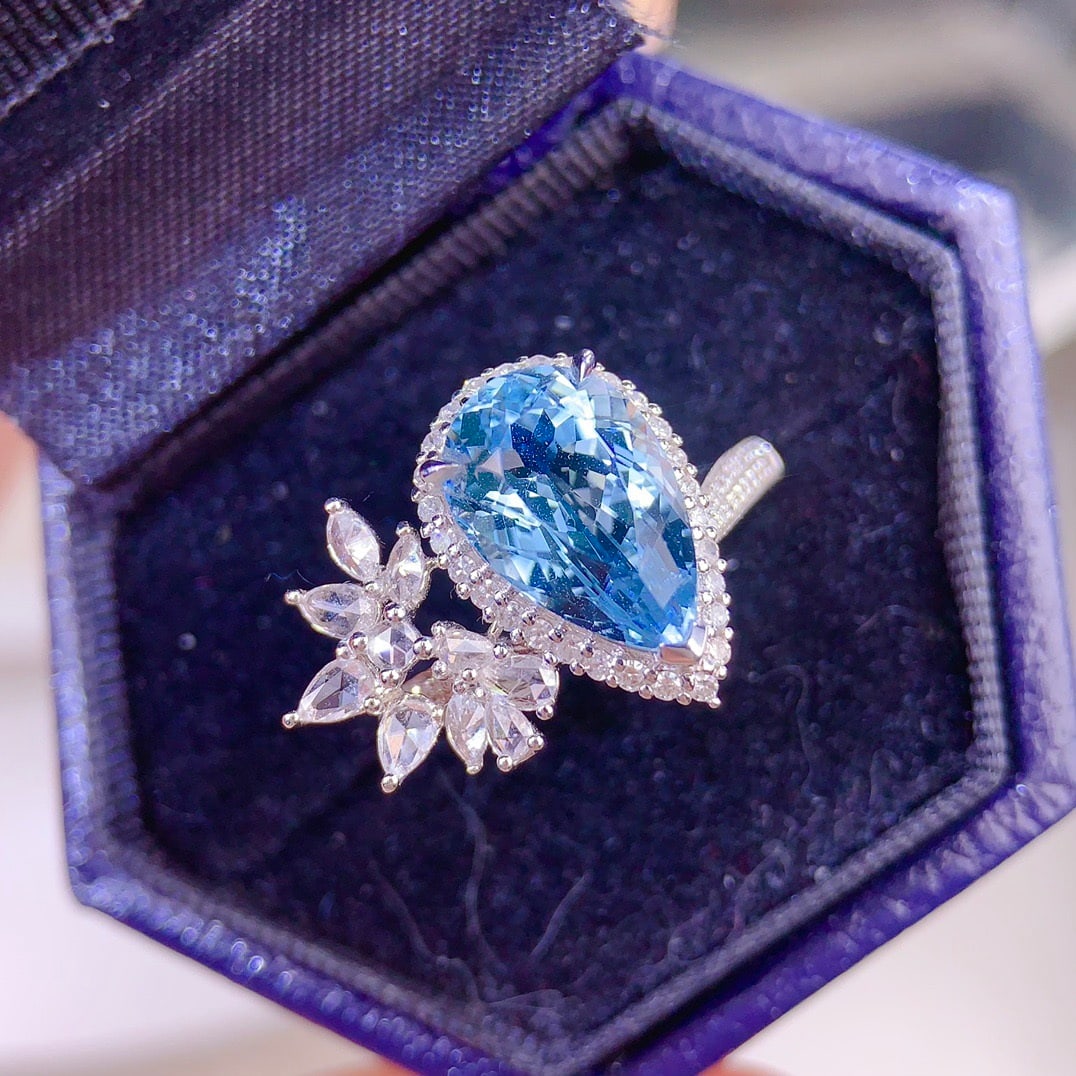 14k Gold 3.8 Ct Natural Aquamarine & Diamond Ring: Ref:231156103 // gold content:14k gold // ring size:7. 25us // // main gemstone:aquamarine // shape:pear // carat weight:3. 8ct // color:blue // treatment:natural // // adjacent gemstone 2 : diamond /