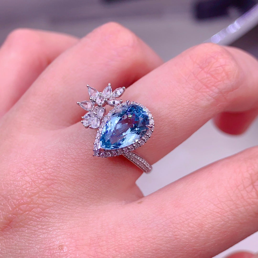 14k Gold 3.8 Ct Natural Aquamarine & Diamond Ring - 5