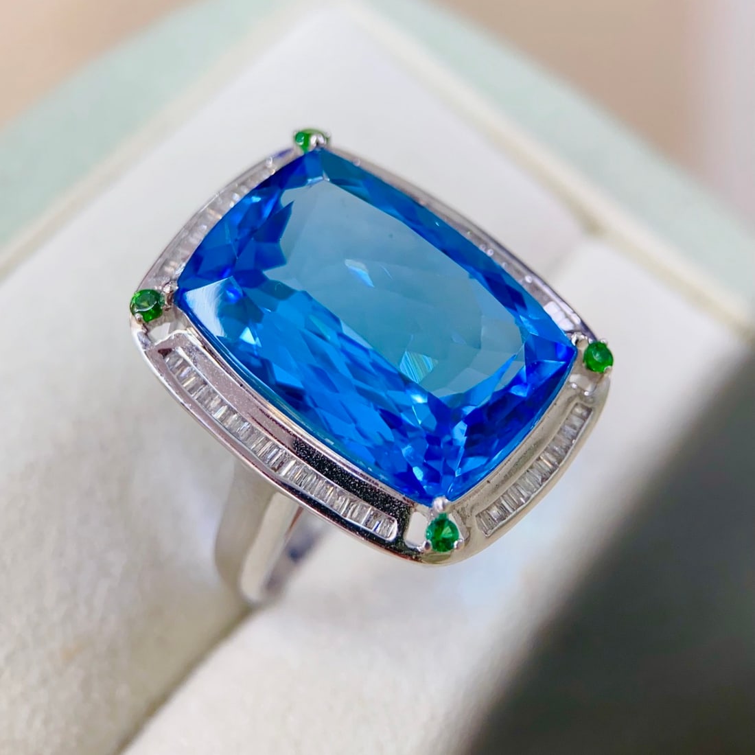 14k Gold 18.3 Ct Natural Topaz & Diamond Ring: Ref:231156109 // gold content:14k gold // ring size:7. 25us // // main gemstone:topaz // shape:cushion // carat weight:18. 3ct // color:blue // treatment:natural // // adjacent gemstone 2 : diamond //