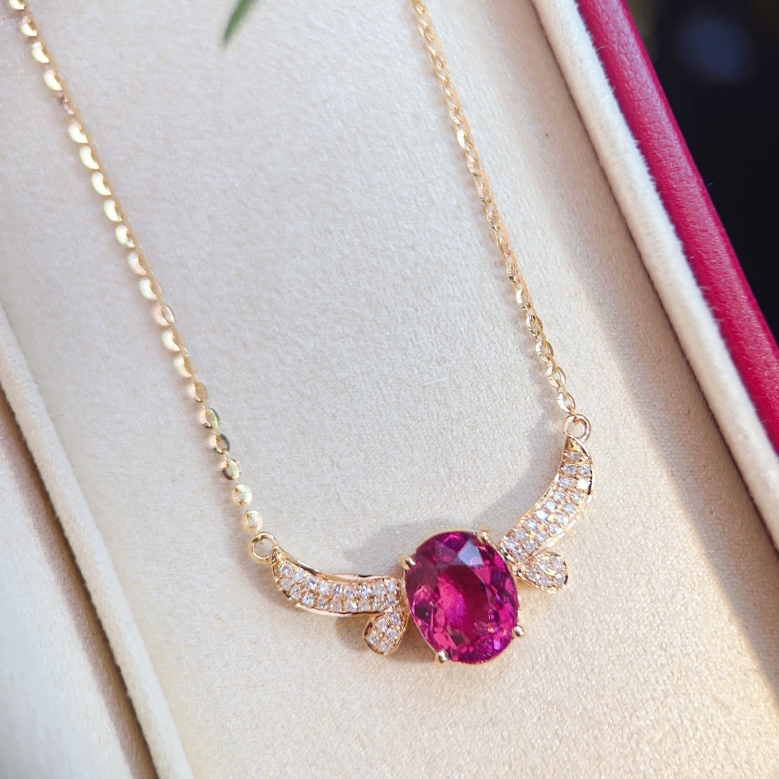 14k Gold 2.2 Ct Natural Tourmaline & Diamond Necklace: Ref:231156116 // gold content:14k gold // main gemstone:tourmaline // shape:oval // carat weight:2. 2ct // color:red // treatment:natural // // adjacent gemstone 2 : diamond // number of stones:46 //
