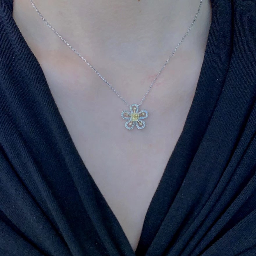 14k Gold 0.5 Ct Natural Color Diamond & Flowers Necklace - 5